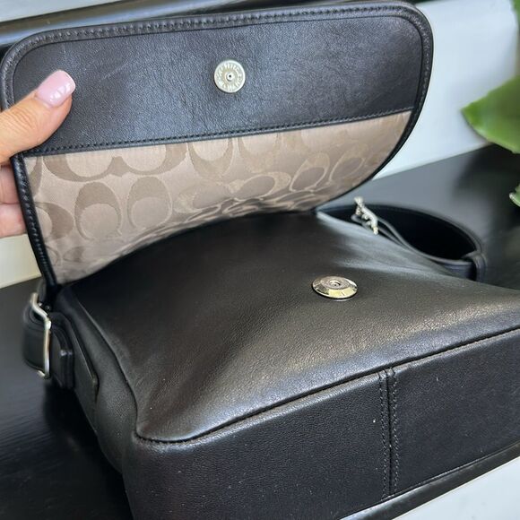 Coach genuine Leather Legacy Studio Flap Bag
Crossbody Shoulder Bag 9335 new - Picture 12 of 14